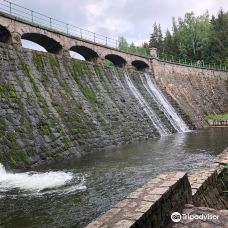 Dam on Lomnica-卡尔帕奇