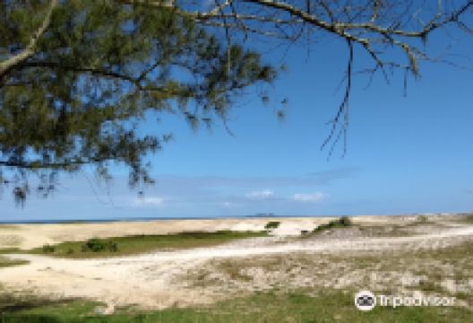 Barra de Marica Beach景点图片