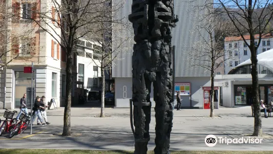 'Aggregamento' - Scultura in bronzo di Selim Abdullah