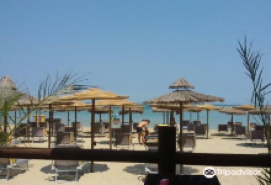 Bikini Beach景点图片