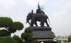 Queen Suriyothai Monument-大城