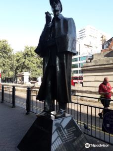 福尔摩斯雕像-伦敦