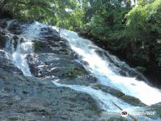 Barhouy Waterfall-拜林