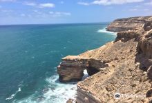 Island Rock & Natural Bridge景点图片