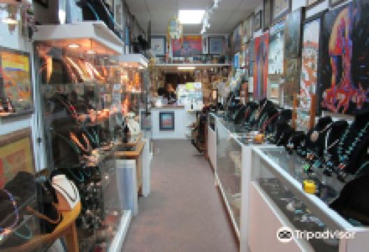 Redtail Gallery景点图片