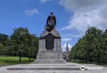 Andrew Carnegie Statue景点图片