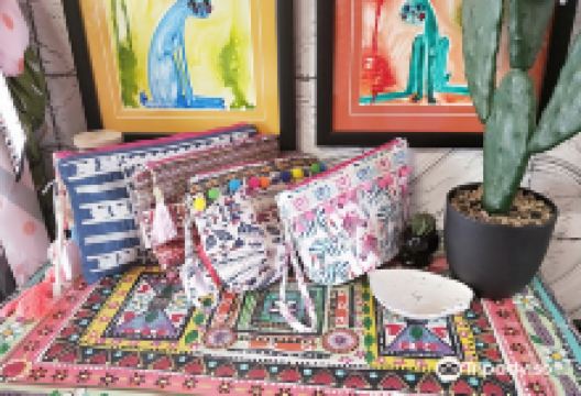 Lisa Bishop studio and art store景点图片