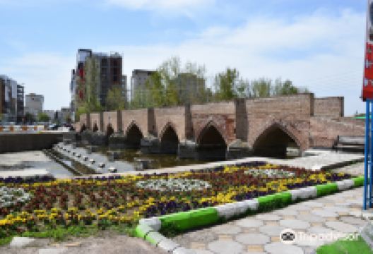 Yeddi Goz Bridge景点图片