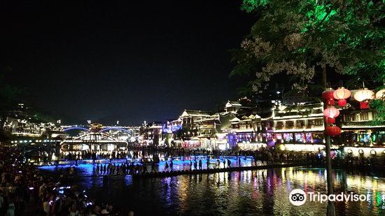 凤凰东门景区