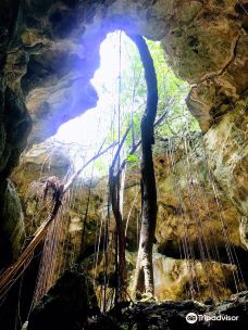 Cueva del Puente-圣拉斐尔－德尔尤马