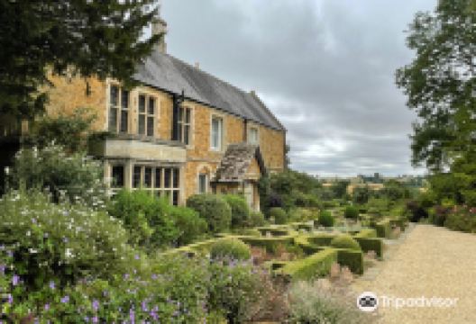 Broughton Grange Garden景点图片