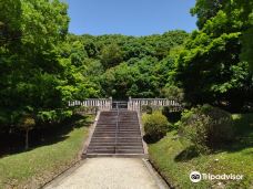 The Mausoleum of Emperor Shomu the Mausoleum of Empress Komei-奈良