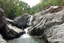 Bisay Falls景点图片