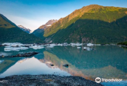 Valdez Glacier Lake景点图片