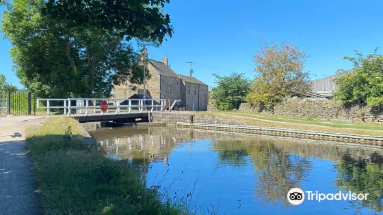 Leeds and Liverpool Canal