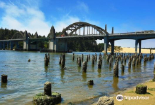 Suislaw River Bridge景点图片