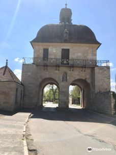 Porte des Moulins-朗格勒