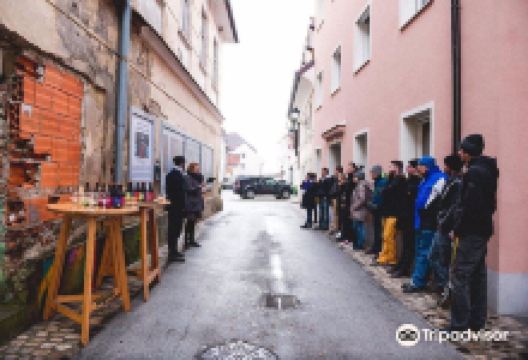 Layer House景点图片