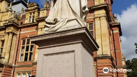 Queen Victoria Statue