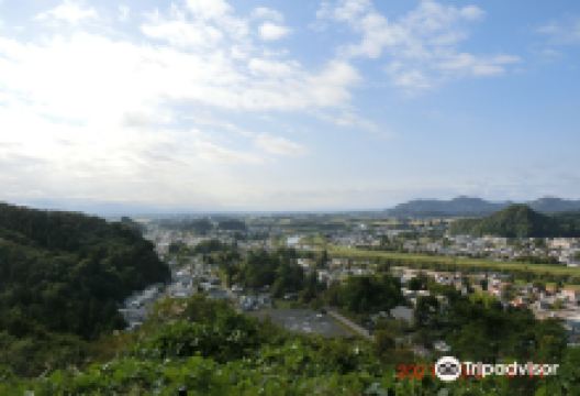 Furushiroyama Castle Ruins (Furushiroyama Park)景点图片