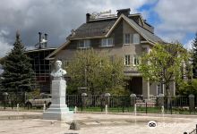 Vysotskiy Fountain景点图片