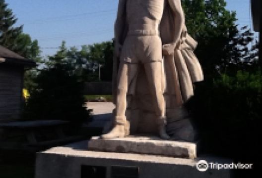 Joe Palooka Statue景点图片