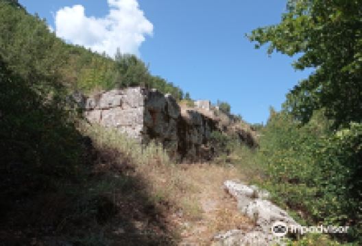 Byzantine Church of Agia Eleousa (Panagia Mavromantila)景点图片