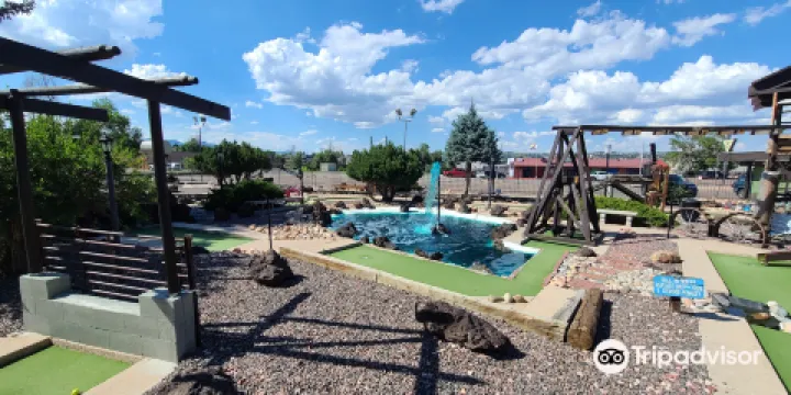 Hitt's Miniature Golf