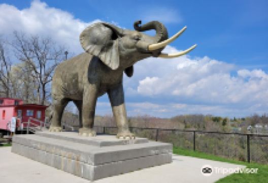 Jumbo The Elephant Monument景点图片