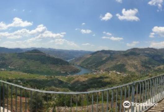 Casal de Loivos Viewpoint景点图片