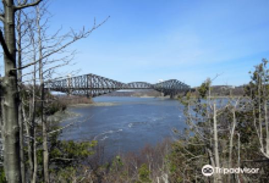 Quebec Bridge景点图片