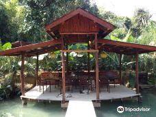 Kuang Si Falls Butterfly Park-Ban Long
