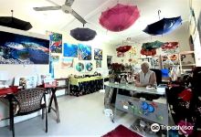 Red Flower Gallery景点图片