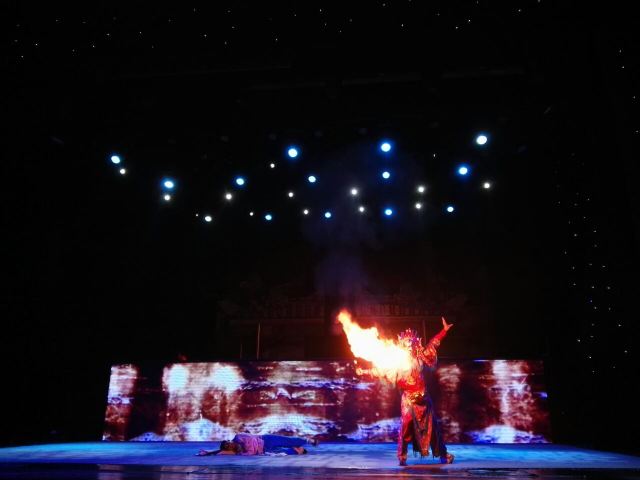 See the legendary "Furong Guocui" Bian Lian show.