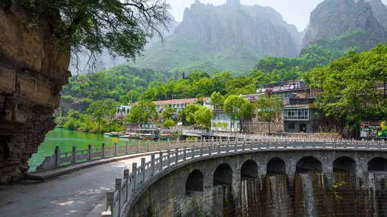 神龍灣天瀑峽景區