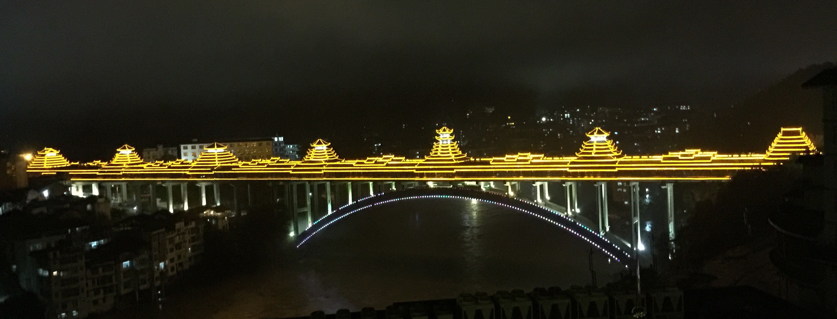 侗寨三江风雨桥