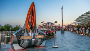 上海迪士尼-喷气背包飞行器 (1)