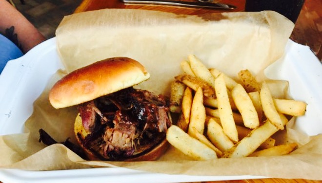 Salty Joe's BBQ Shop餐厅图片