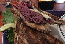 Fred's Rivertown Alehouse美食图片