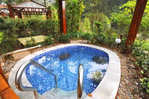 Emei Mountain Guanling Forest Hot Spring