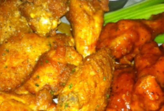 Pluckers Wing Bar美食图片