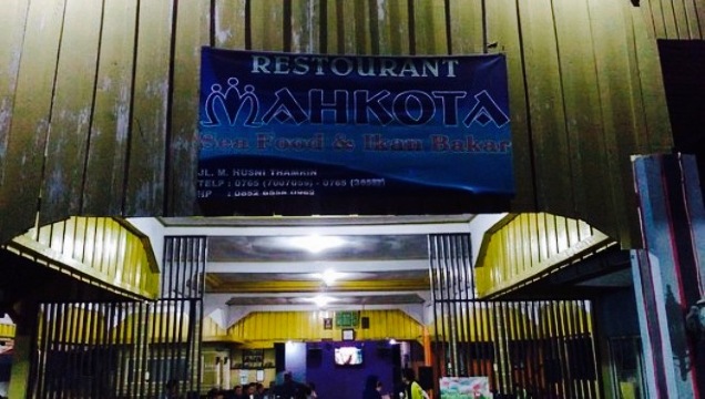Mahkota Seafood and Ikan Bakar