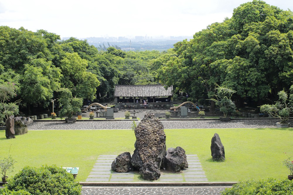 2-Day Haikou Tour: Experience the Blend of Ancient and Modern Beauty