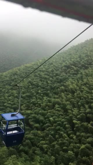 南山竹海高空缆车的雨季天凉感