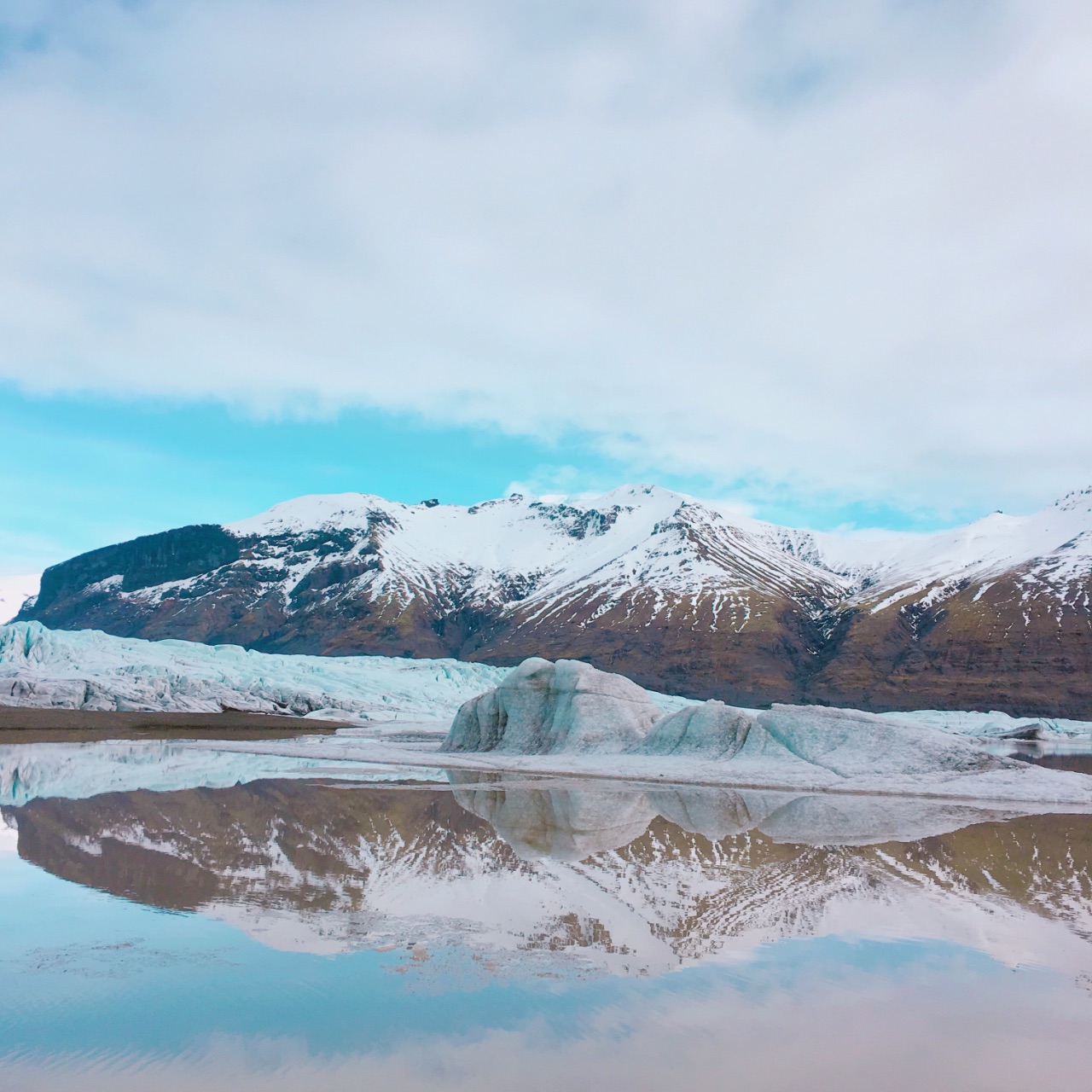 是时候和朋友策划一场在冰岛看极光在世界尽头泡温泉的旅行惹