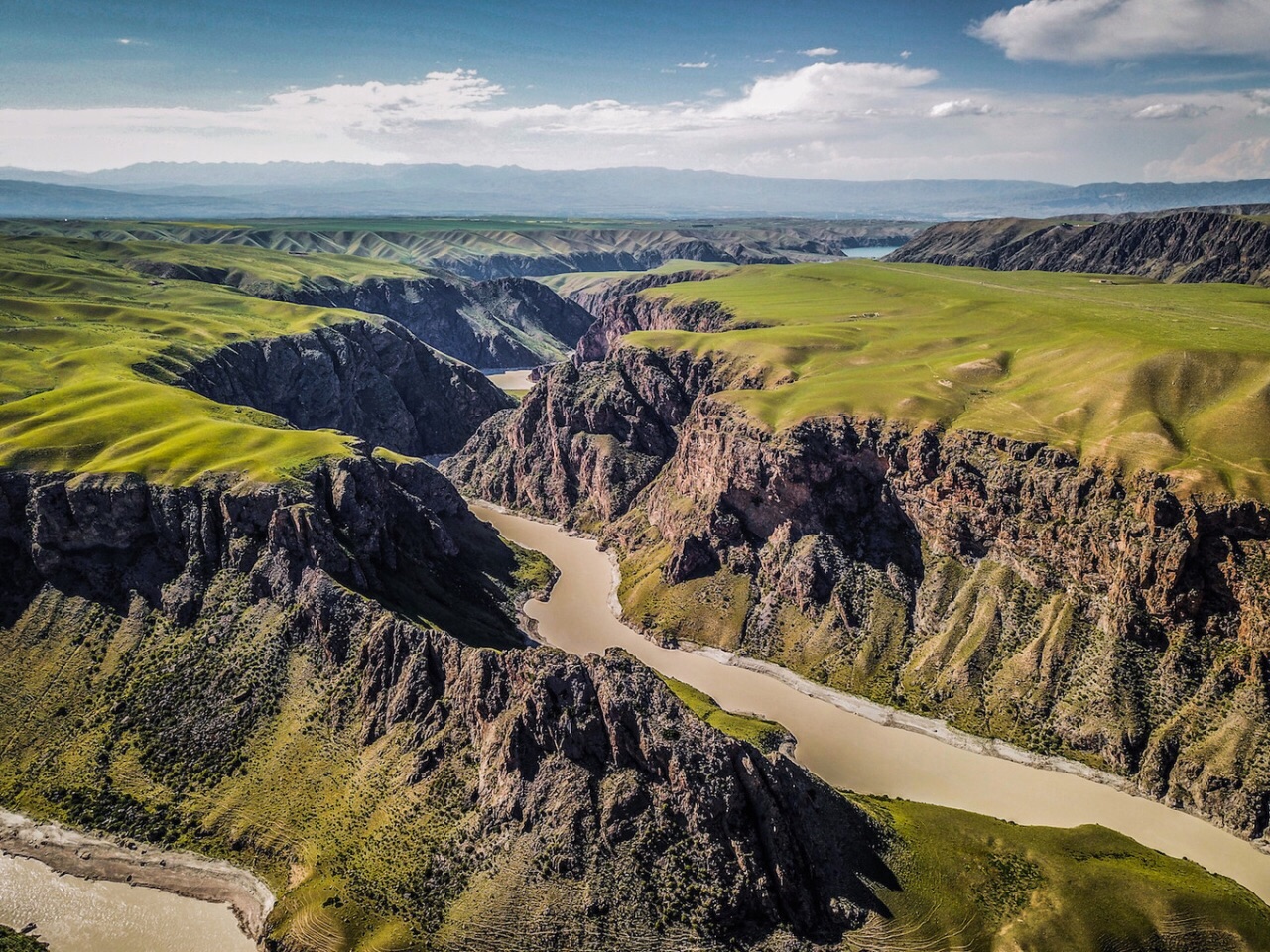壮美峡谷 新疆喀拉峻