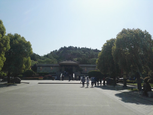 中国最奇特的墓-龟山汉墓