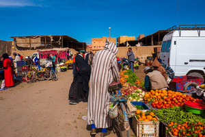 撒哈拉沙漠游记图文-摩洛哥的沙漠集市，东西物美价廉，但别轻易爱上当地人