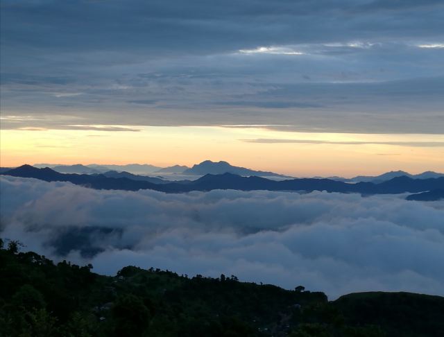 魚尾峰
