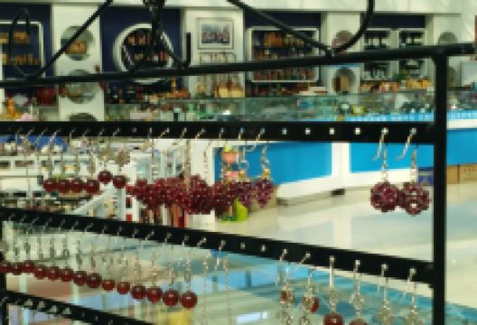 塔克什肯口岸边民互市交易市场购物图片